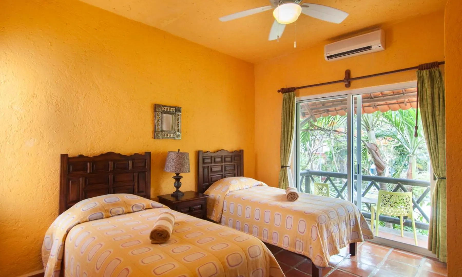 Semesterbostad Charming Authentic Mexico-Walk To Beach & 5Th Ave! Playa del Carmen